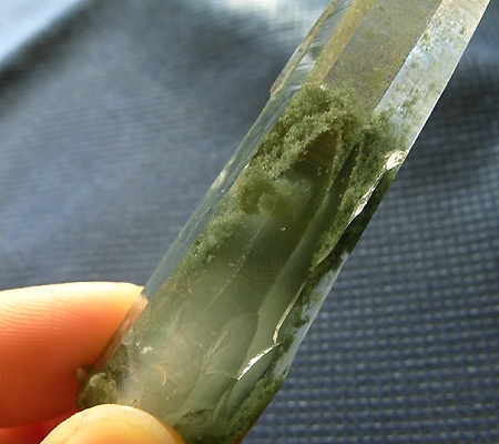 ヒマラヤ水晶原石針金形状内包物入り021-3
