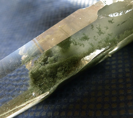ヒマラヤ水晶原石針金形状内包物入り021-7