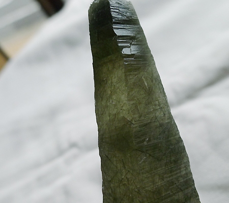ヒマラヤ水晶原石針金形状内包物入り027-10