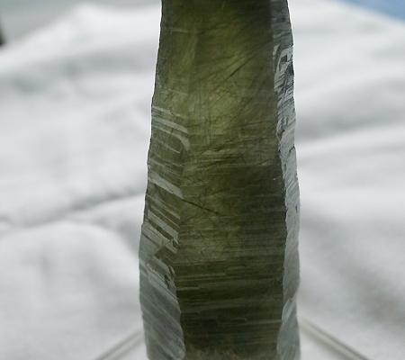ヒマラヤ水晶原石針金形状内包物入り027-11
