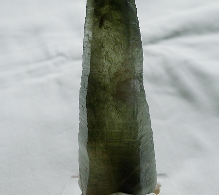 ヒマラヤ水晶原石針金形状内包物入り027-12
