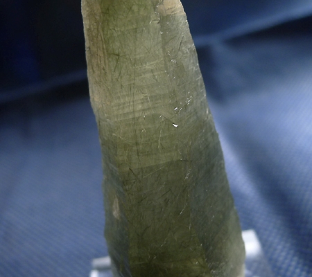 ヒマラヤ水晶原石針金形状内包物入り027-3