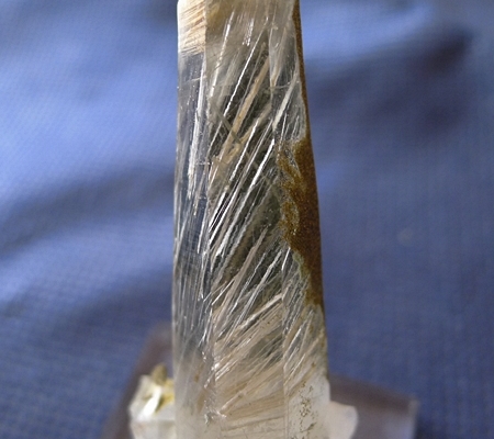 ヒマラヤ水晶原石針金形状内包物入り029-2