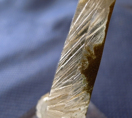 ヒマラヤ水晶原石針金形状内包物入り029-3