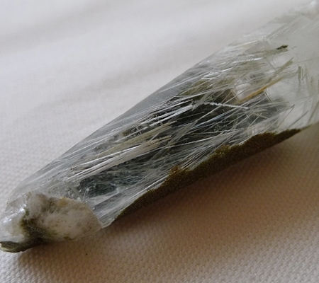 ヒマラヤ水晶原石針金形状内包物入り029-8