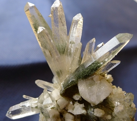 ヒマラヤ水晶原石針金形状内包物入り032-2