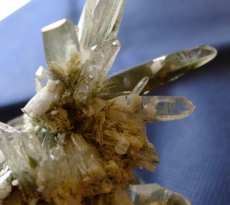 ヒマラヤ水晶原石針金形状内包物入り032-8